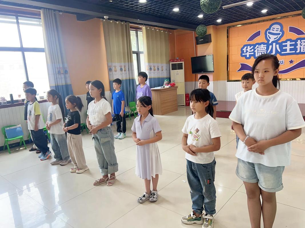 孩子自信展示才艺面试现场