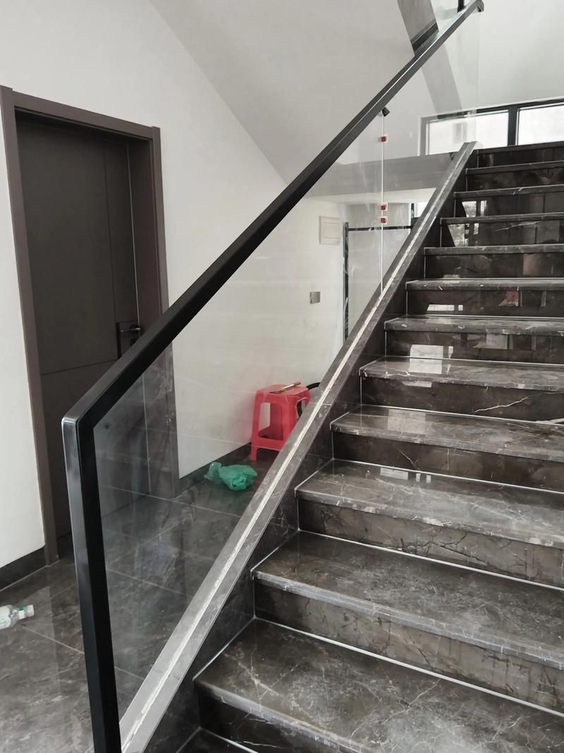 楼梯护栏避坑指南：装修工程师的10条掏心窝经验