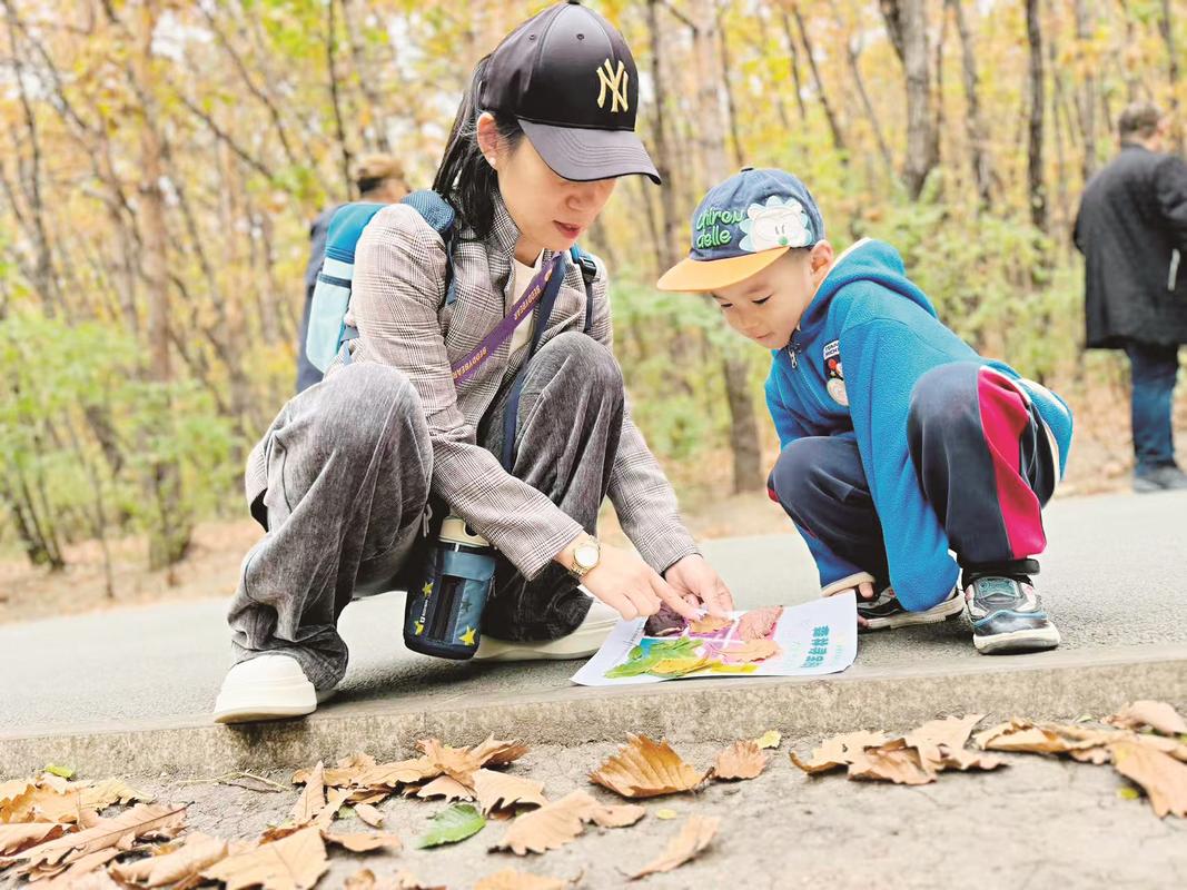 公园亲子寻宝游戏温馨实拍