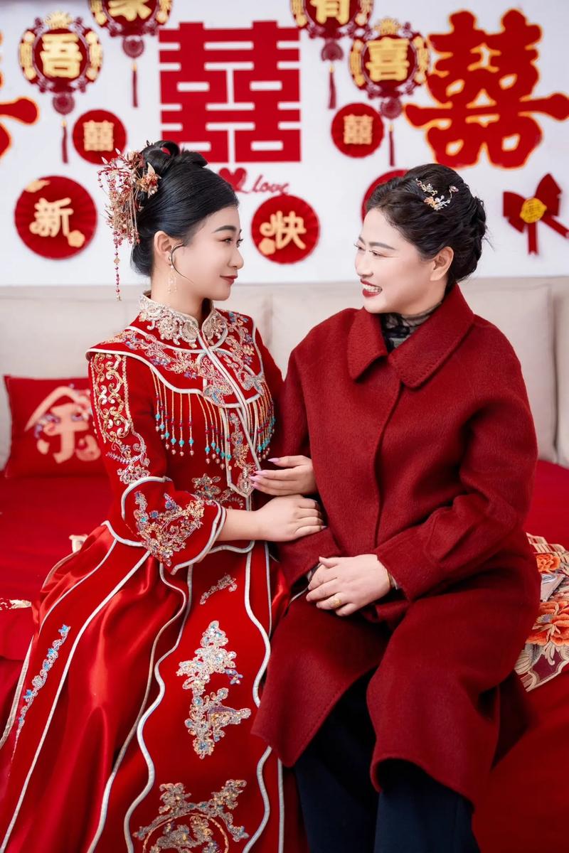 婚礼跟拍 新娘与祖母温馨互动瞬间