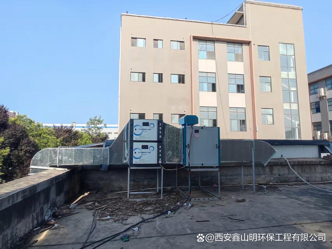 餐饮门店安装好的油烟净化器实拍图