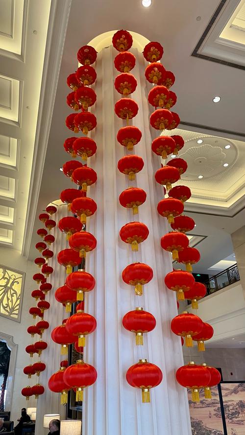 节日装饰客厅红色金色布置效果图