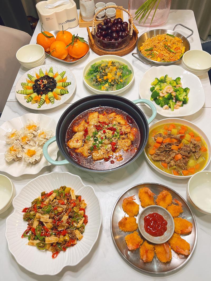 中式家庭餐桌家常食补餐食摆盘