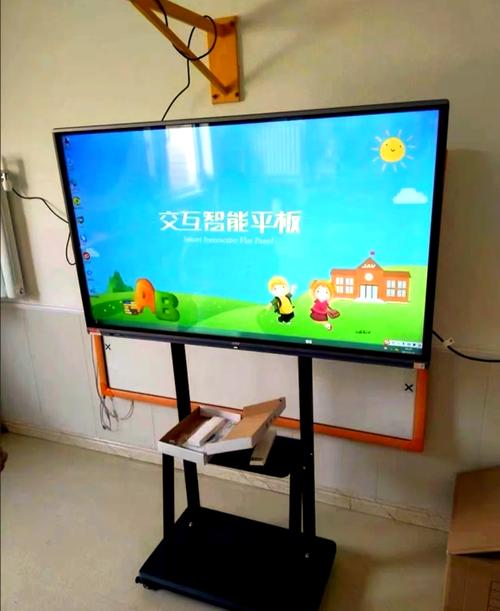山区乡村教学点落灰的全新多媒体一体机
