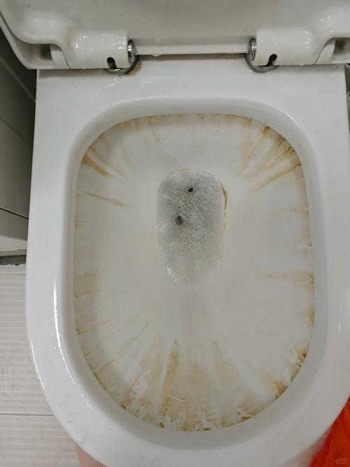 家用老马桶内侧水线黄渍实拍