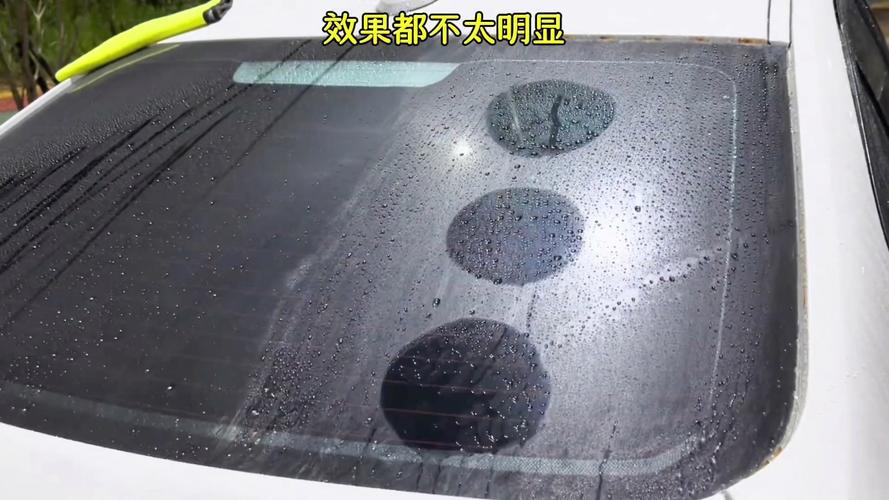 汽车前挡风玻璃油膜导致雨刮异响实拍