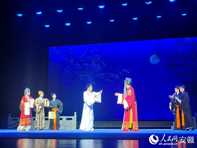 安徽安庆黄梅戏传习所青年学徒练功场景
