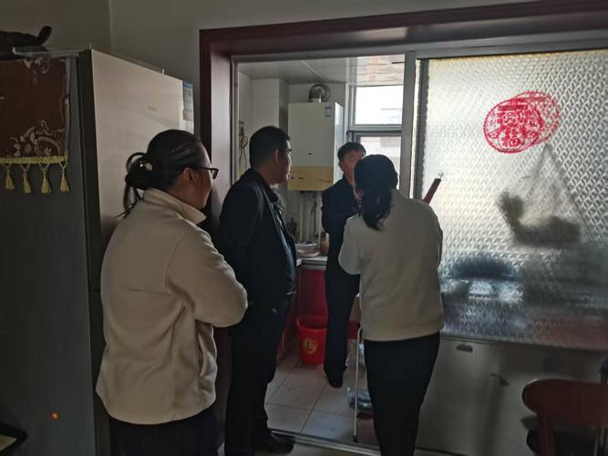 小区业主与物业沟通查账现场照片