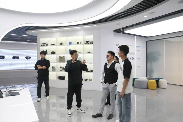三、实地考察别光看展厅,要去它们正在作业的客户现场