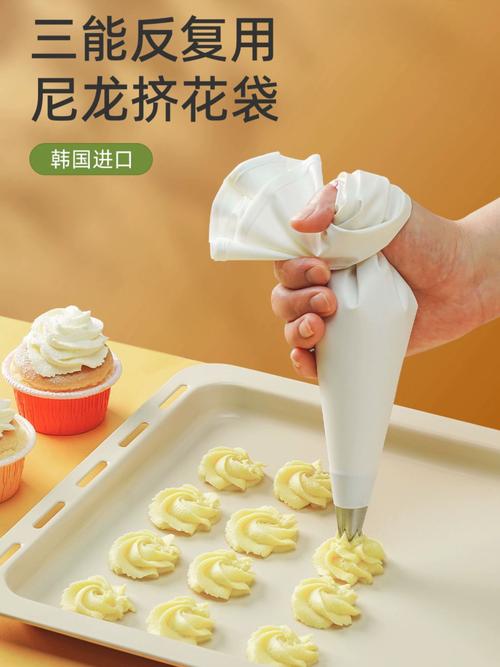 家庭自制保鲜袋挤出奶油裱花