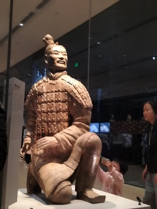 西安秦始皇兵马俑修复中陶俑近景