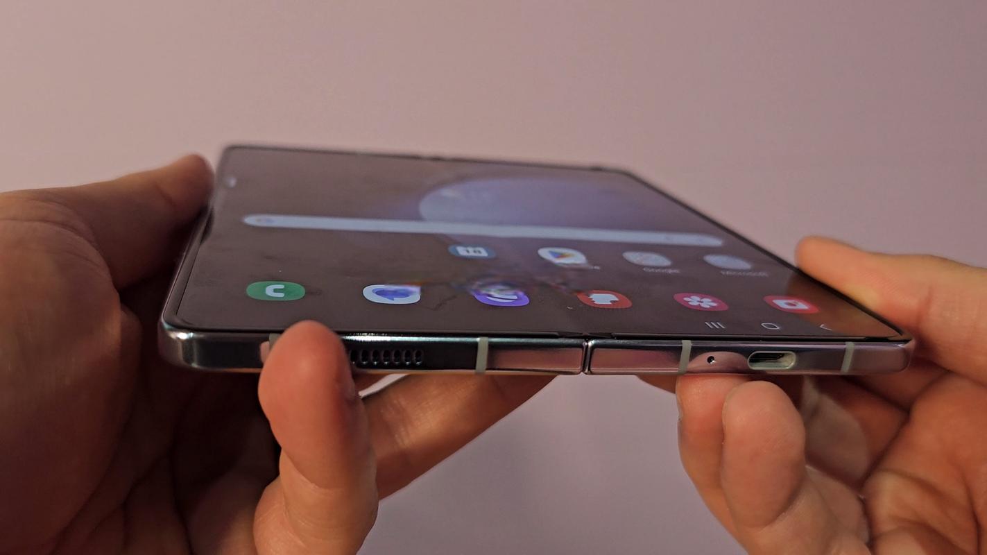 三星Galaxy Z Fold5折痕特写