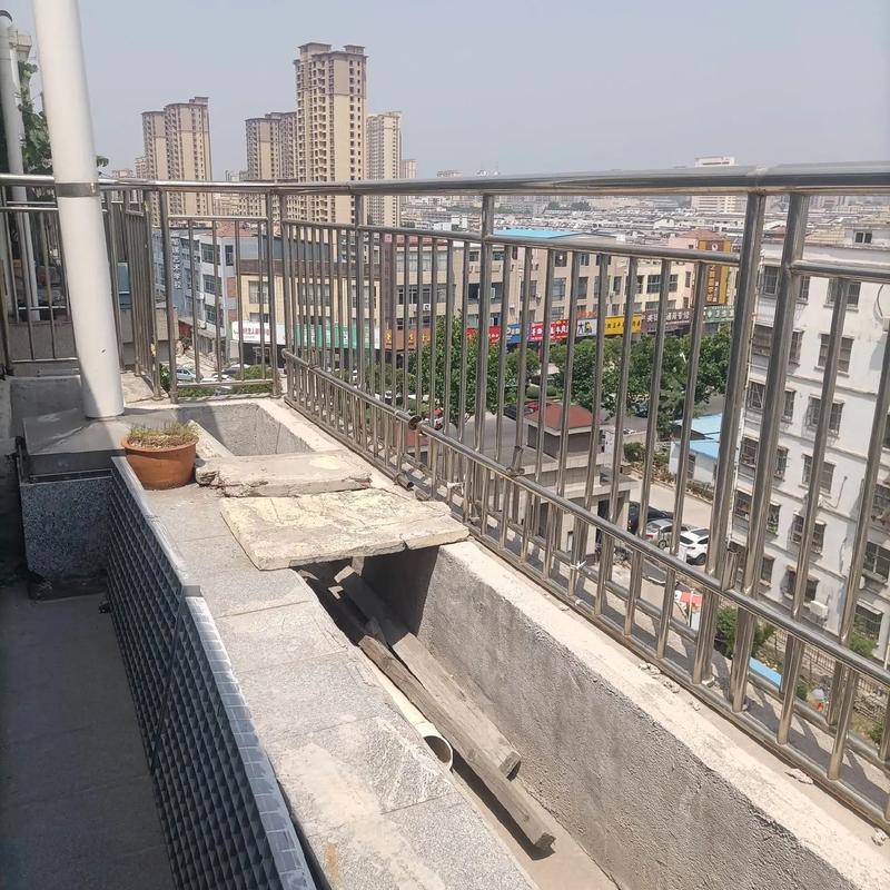 阳台不锈钢护栏氩弧焊焊缝细节实拍图
