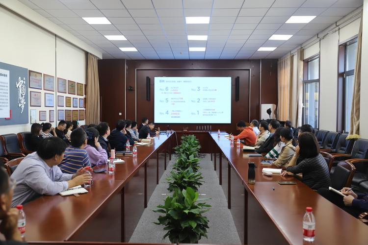 苏州工业园区产学研对接会现场交流