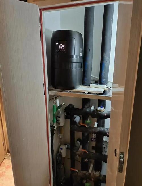 小户型阳台软水机壁挂安装案例
