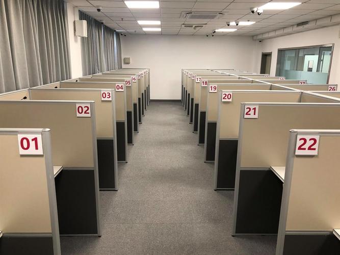 托福口语考试现场场景图
