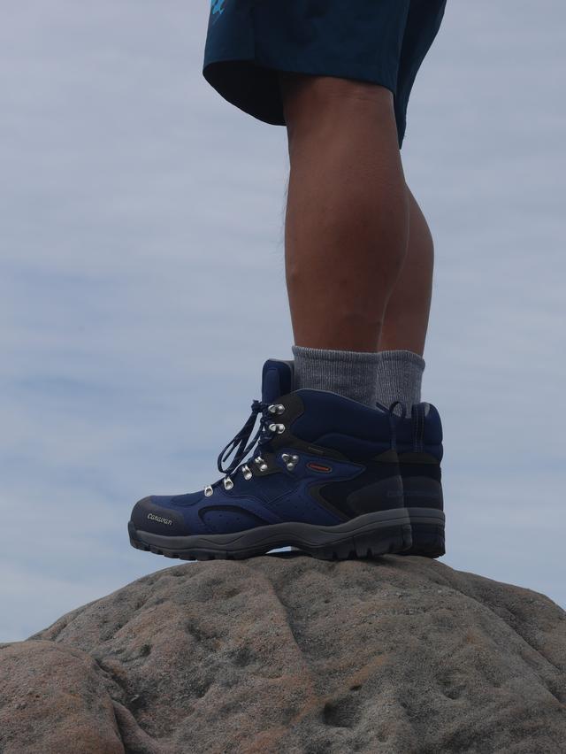 三、登山鞋:动态抓地力的实验室数据