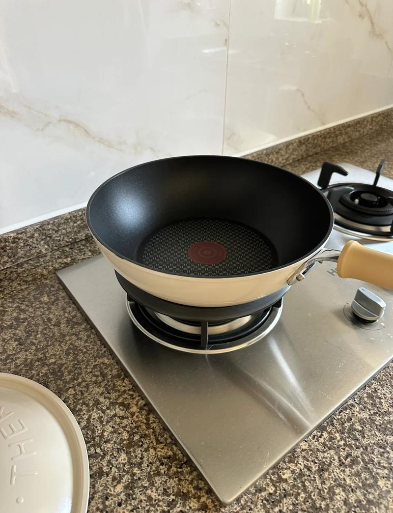 不粘锅：只适合低温烹调，别乱用大火