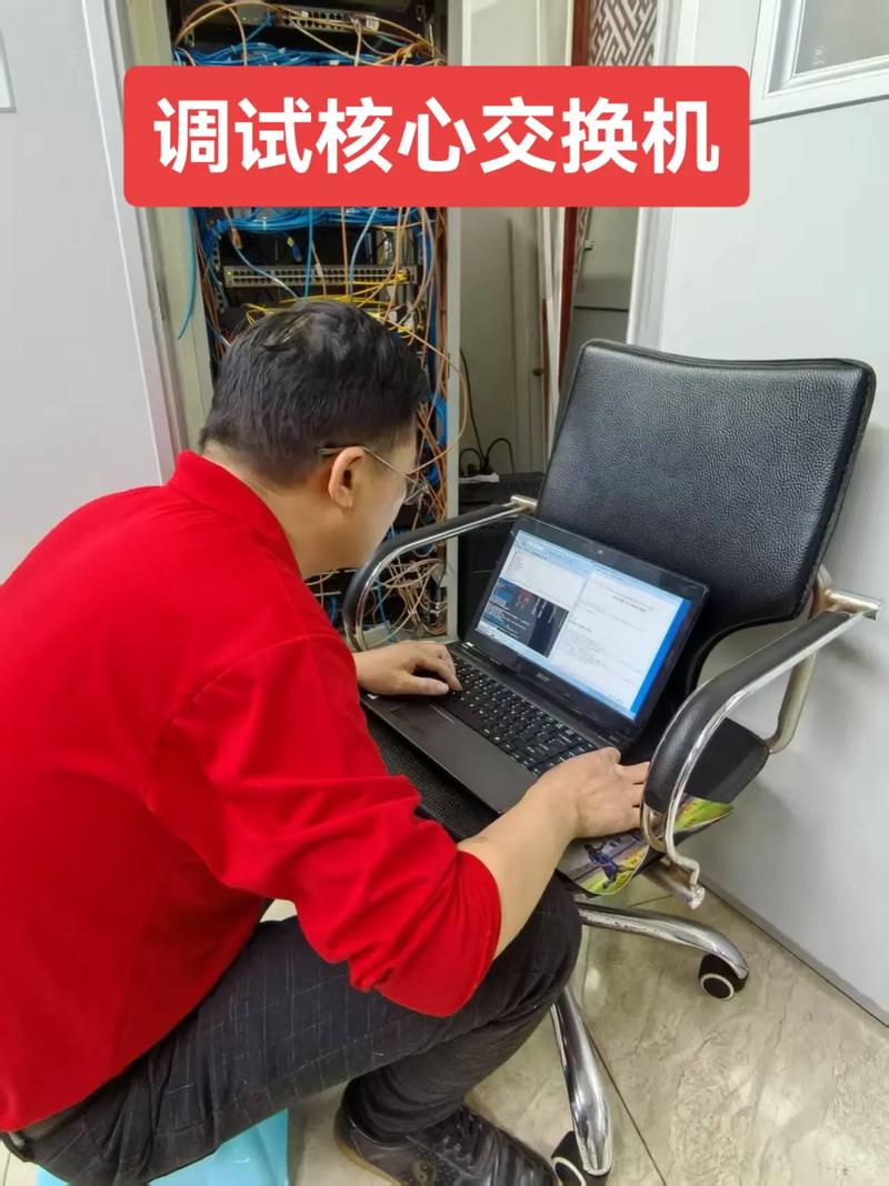 华为早期工程师在机房调试交换机设备