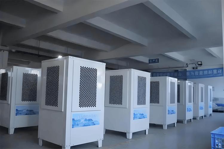 注塑车间工业空调安装实拍