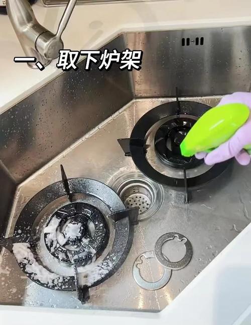 白醋清洁灶台油污效果示意图