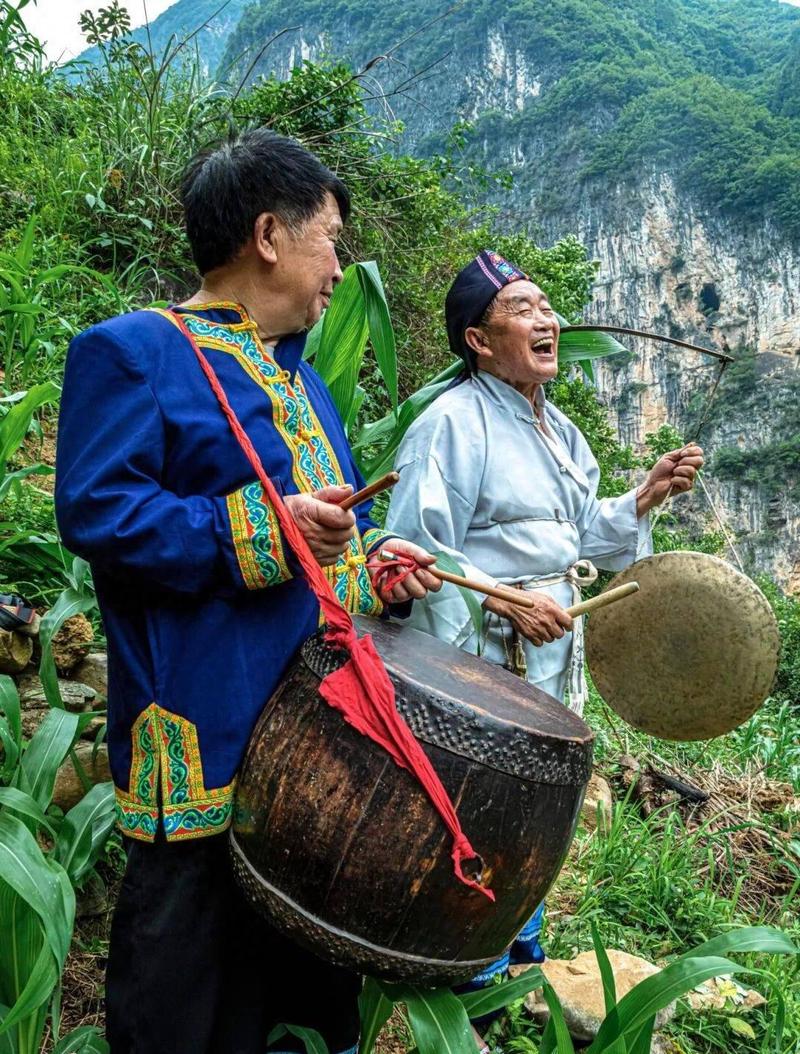 湖北南漳荆山山区薅草锣鼓老艺人现场表演