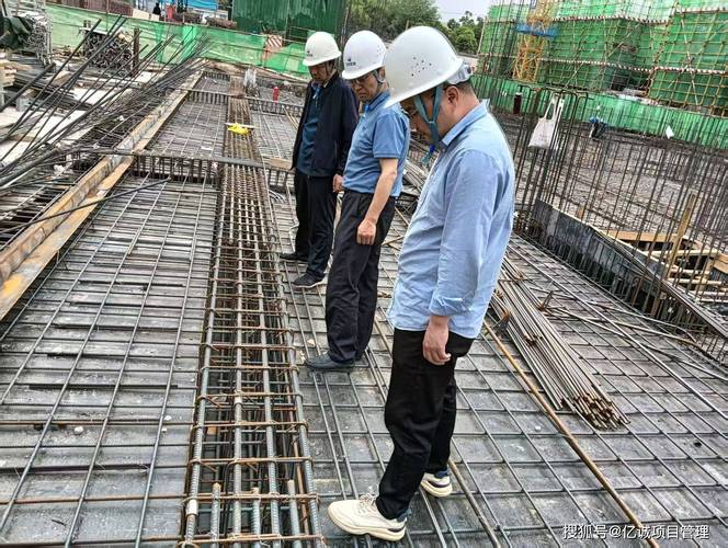 施工现场监理工程师旁站检查工作图