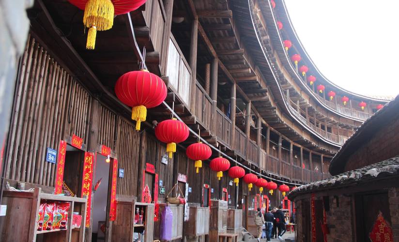 福建南靖承启楼夜晚红灯笼门洞
