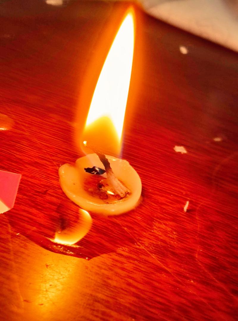 那支“燃烧自己”的蜡烛,该换了