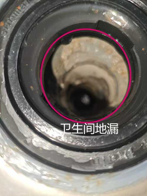 老旧地漏玻璃胶老化开缝实物图