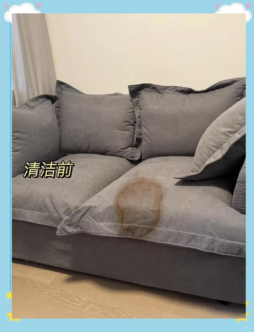 爽身粉覆盖布艺沙发面的辣椒油渍吸附
