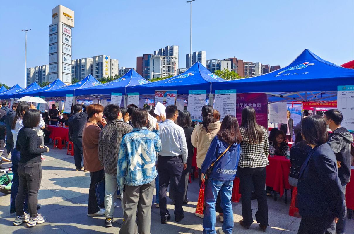 2024春招民企专场招聘会现场