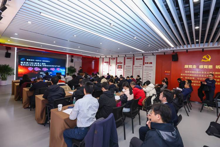 科研人员创业项目路演现场观众提问