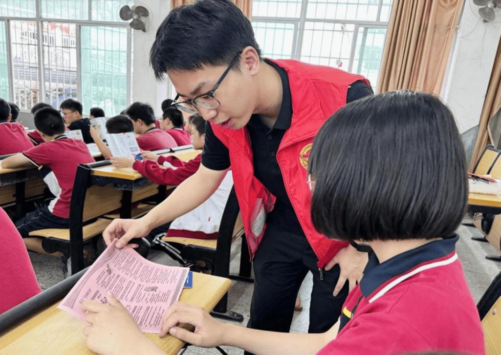 三支一扶大学生基层服务现场