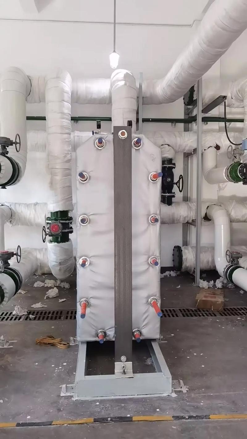 板式换热器与管壳式换热器外观对比实拍