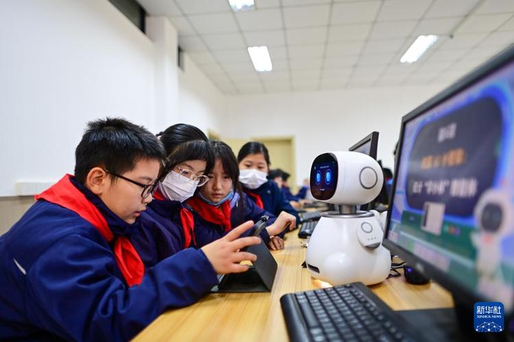 校园开放日学生机器人编程展示