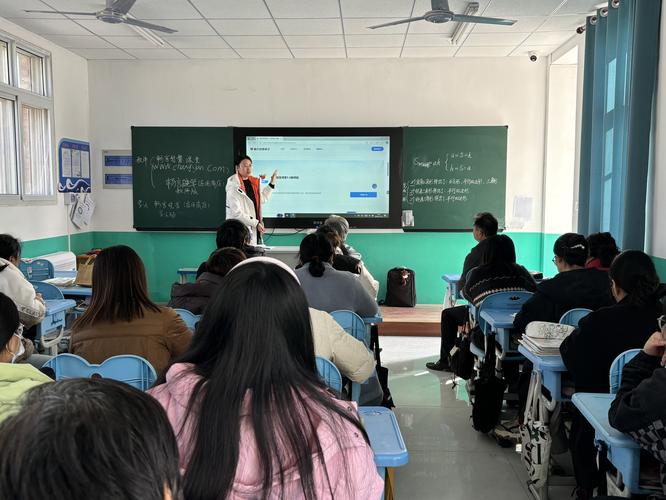 乡村小学特岗教师授课