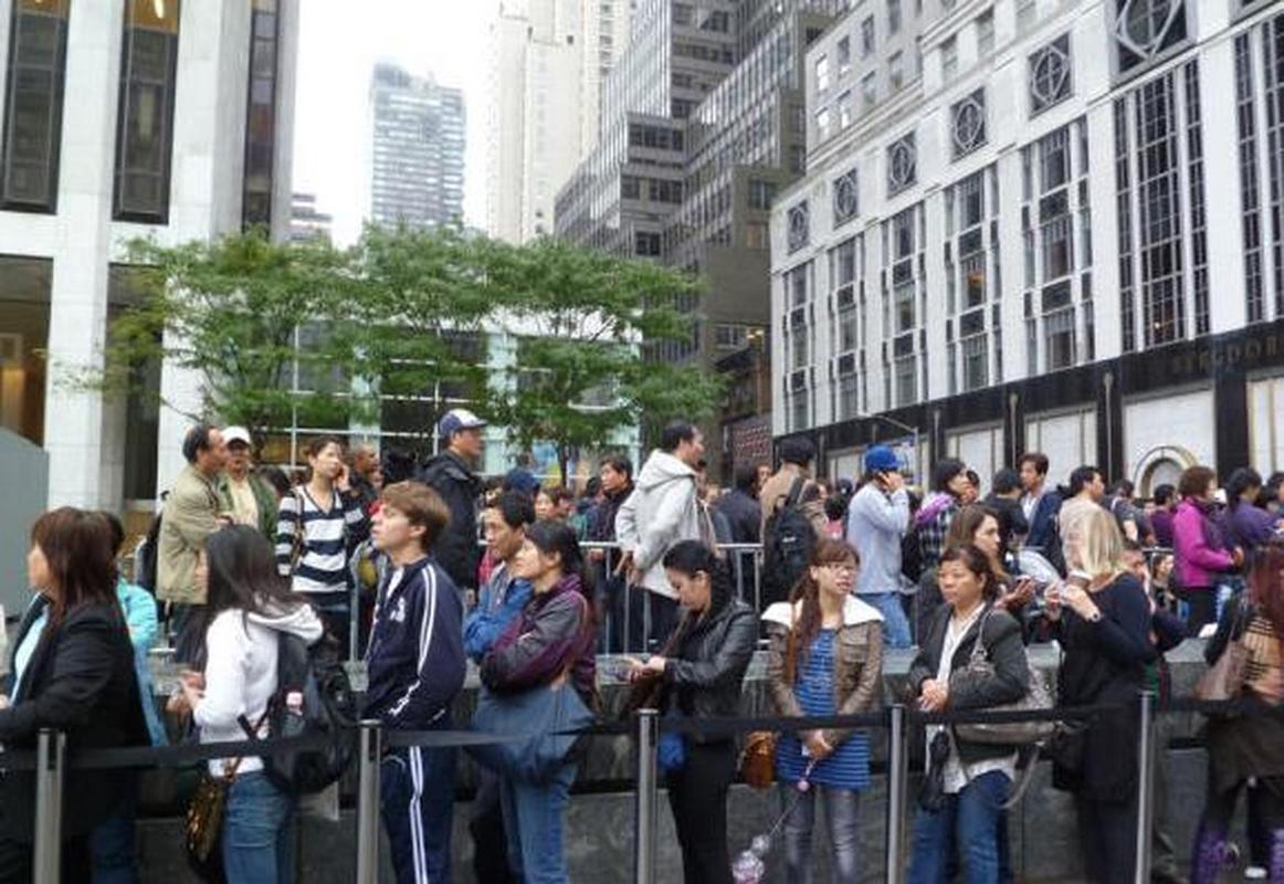 美国驻华大使馆面签排队人群