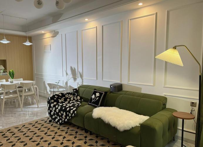 乳胶漆沙发背景墙石膏线造型实景图