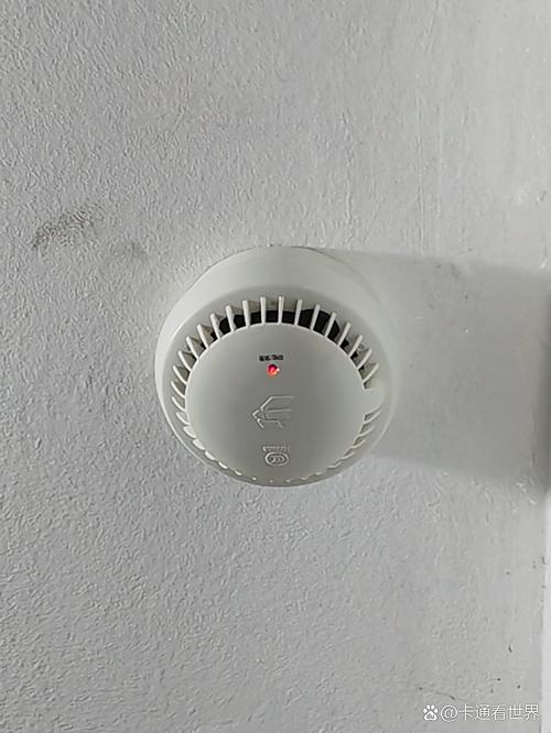 家用烟雾报警器低电量提醒实拍