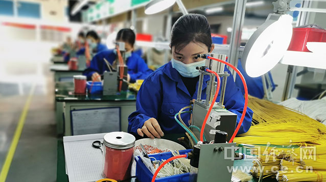 机加工车间主轴温度传感器边缘安装现场