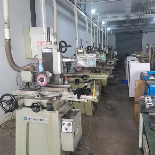机械加工车间不同打磨工具摆放图