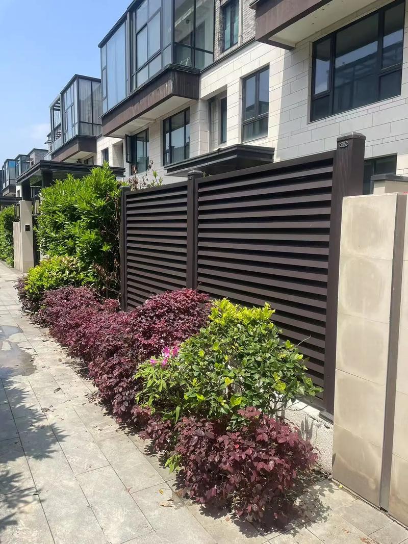 不同高度栅栏对比住宅小区实景