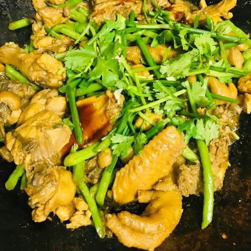南漳薛坪镇农家乐酸豇豆焖鸡