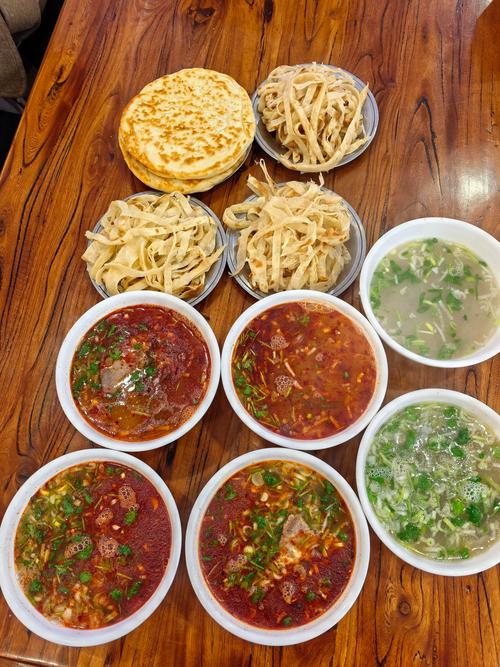 洛阳牛肉汤配饼丝
