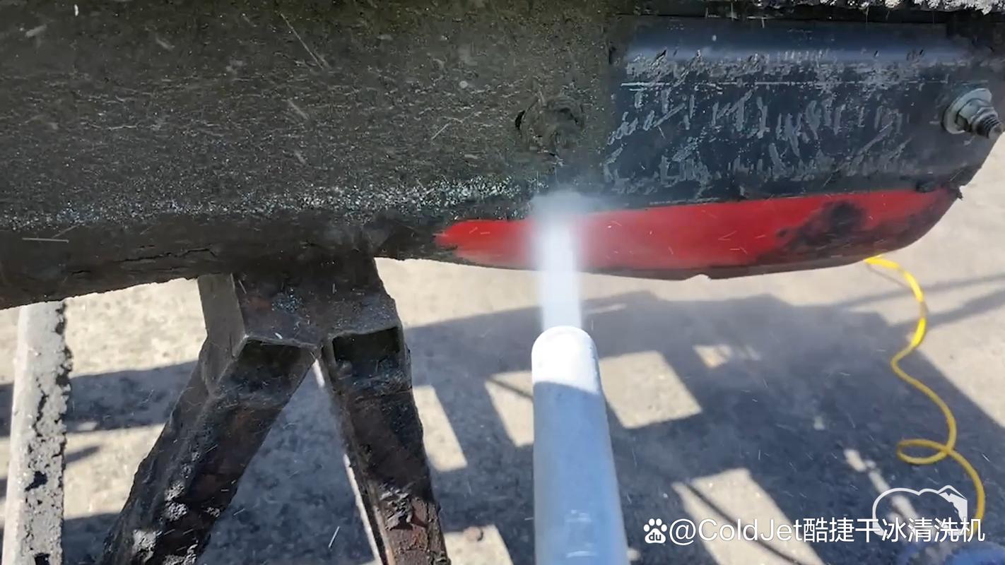 压铸模具干冰清洗对比效果现场
