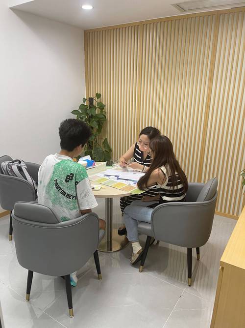 留学中介线下咨询洽谈场景