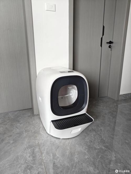 家用开放式灰色猫砂盆铲屎实拍