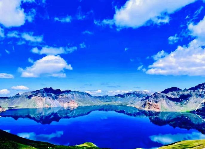 晴天长白山天池观景台远景