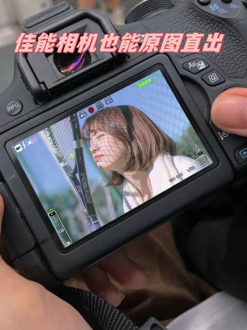 Vlogger使用带翻转屏相机自拍时确认构图